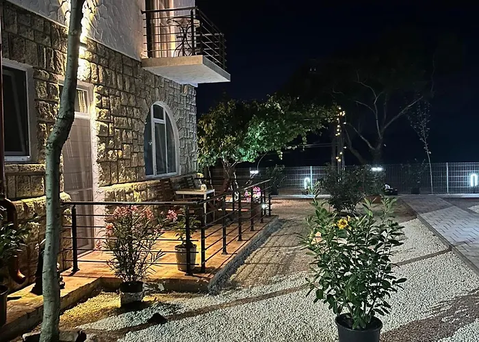 Halta Pescarus Guest house Douazeci si Trei August